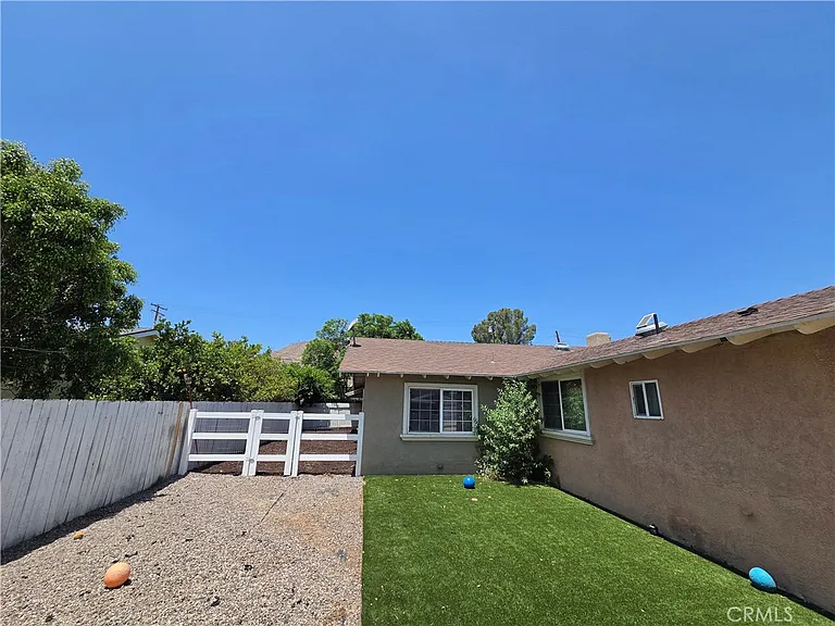 3697 Sierra Ave — Photo 20