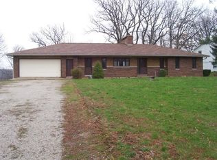 410 Arrowhead Ln, Litchfield, IL 62056