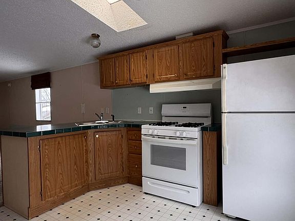 3rd image of 146 Corbett Ln