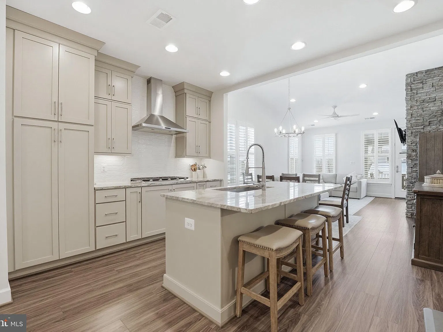 4 bed, 3.5 bath, 3367 sqft, $3,150 — Photo 2