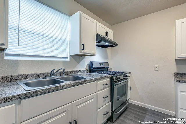 415 Elmwood Dr #B — Photo 7