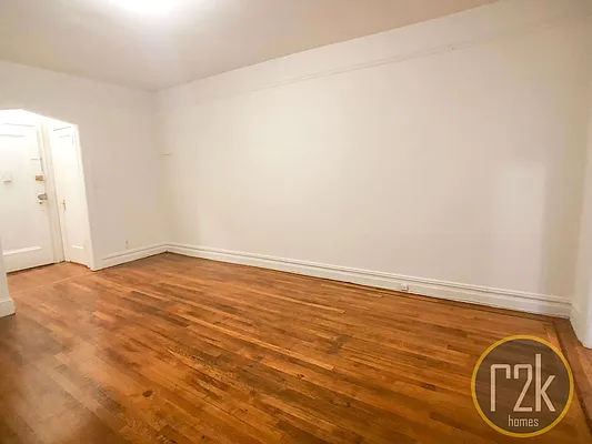 Rented by Realty 2000 Corp | media 7
