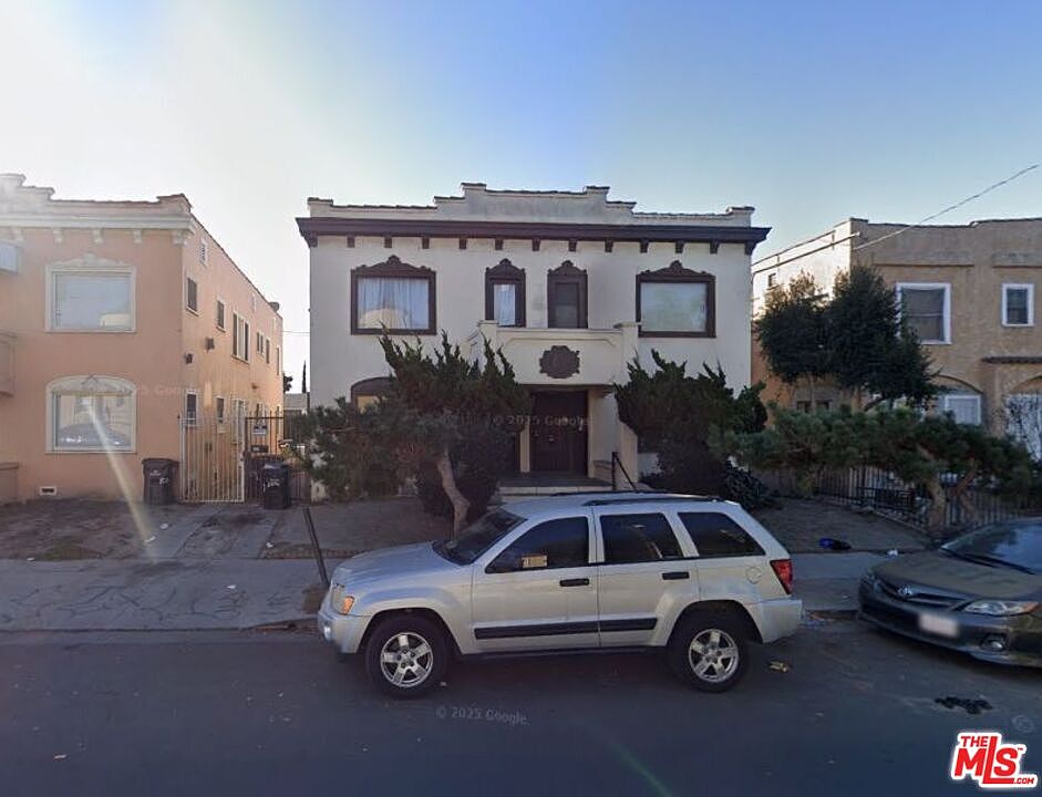 1st image of 1120 W 42nd St