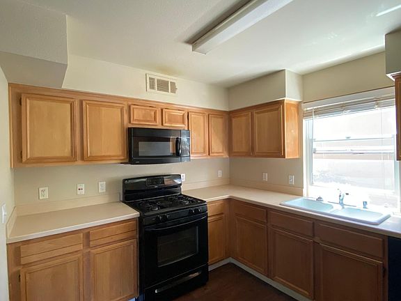 4th image of 241 N Hall St
