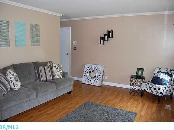 3rd image of 116 Crown Hill Ct