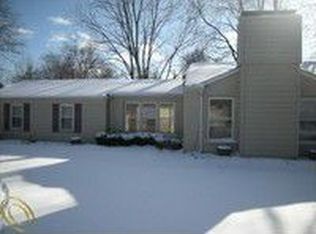 6824 W Dartmoor Rd, West Bloomfield, MI 48322