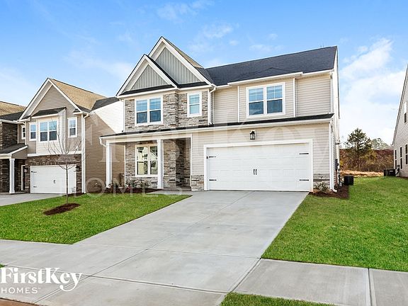 2nd image of 558 Hillpark Ln