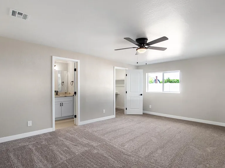 4402 E Mitchell Dr — Photo 13