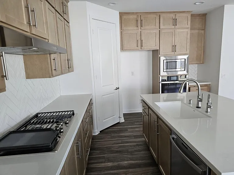32192 Hillstone St — Photo 3