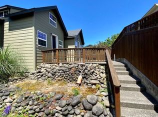 250 12th Ave #2, Seaside, OR 97138
