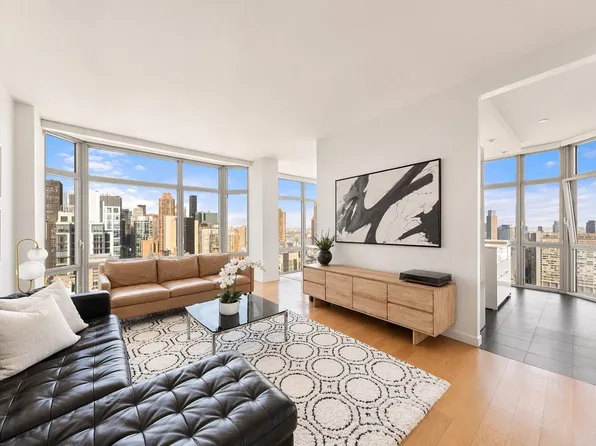 200 East 32nd Street image 1 of 16