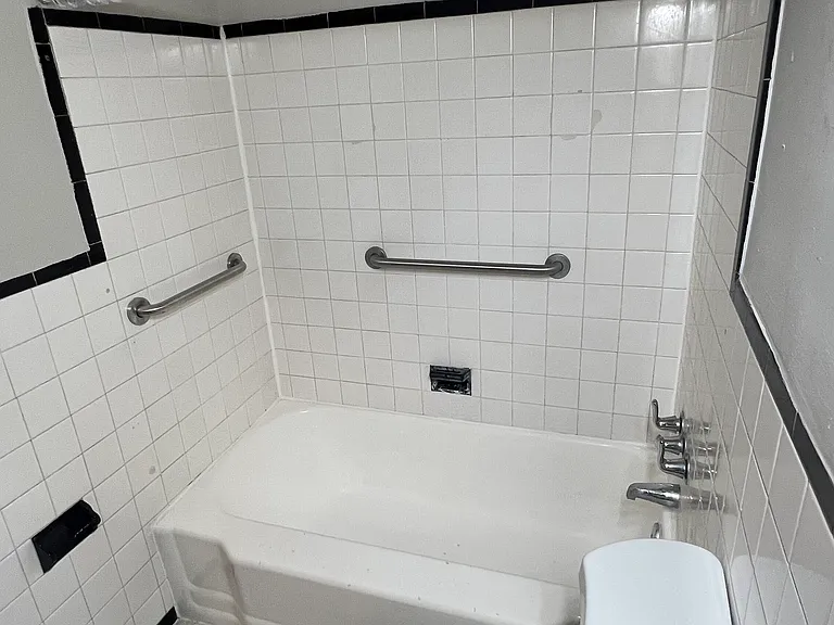 1051 Desoto Rd — Photo 13