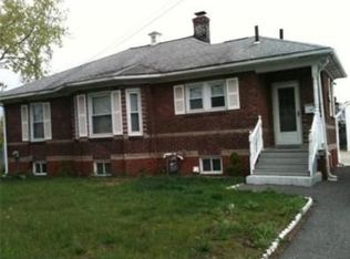 28 Alpha St, Springfield, MA 01104