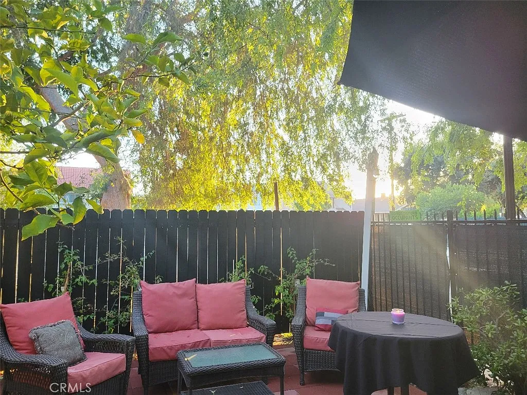 2 bed, 750 sqft, $2,500 — Photo 3