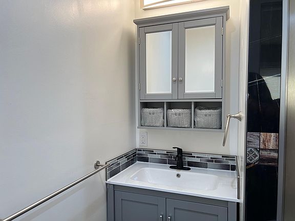 5th image of 930 Joaquin Ave