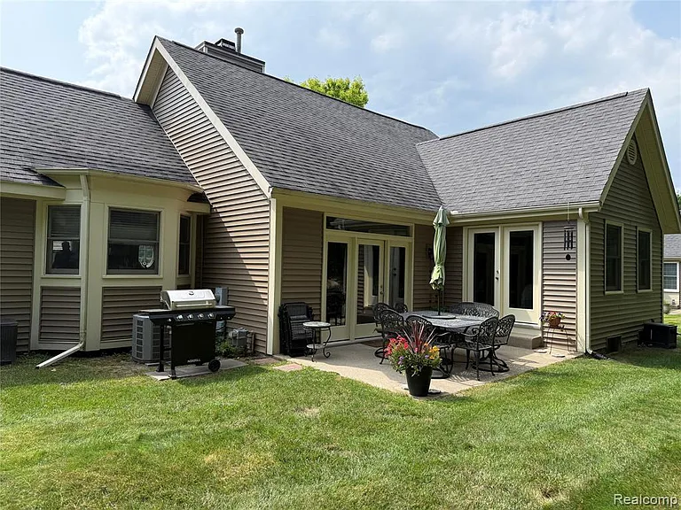 7670 Golden Hill Ct #22 — Photo 3
