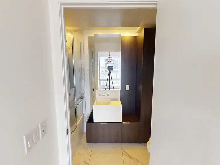 1 Bloor St E #4407 — Photo 17
