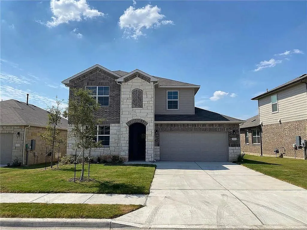 4 bed, 3.0 bath, 2342 sqft, $2,300 — Photo 1