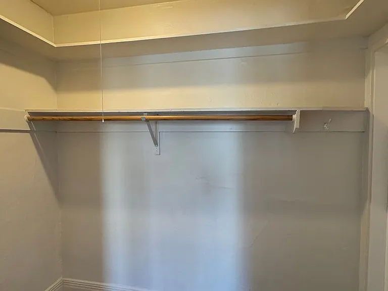 Glen Ellen Apartments — Photo 15
