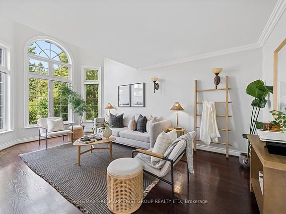 4th image of 1779 Woodview Ave
