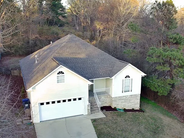 115 Cooper Ave — Photo 2