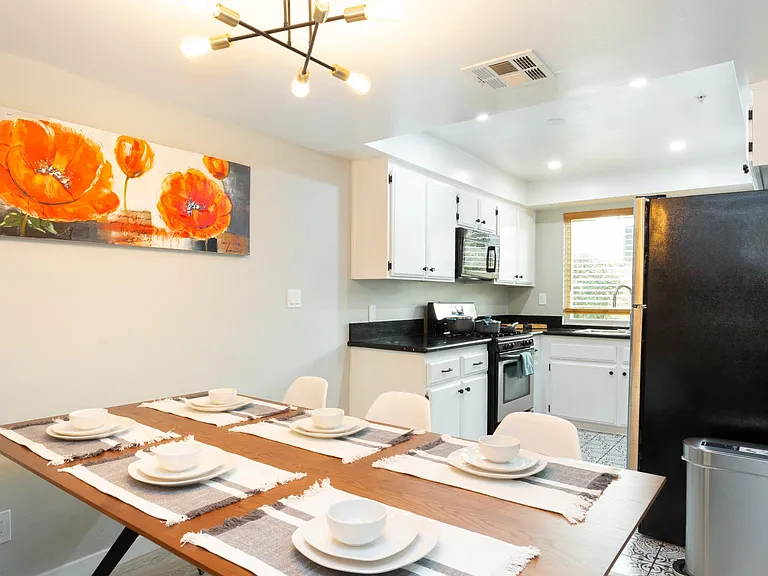 451 S Oakland Ave #10 — Photo 6