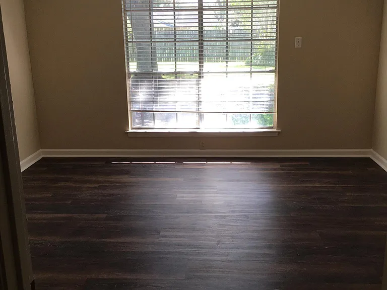 1226 Stoneliegh Dr — Photo 25