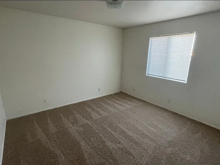 2557 Diamond St — Photo 10