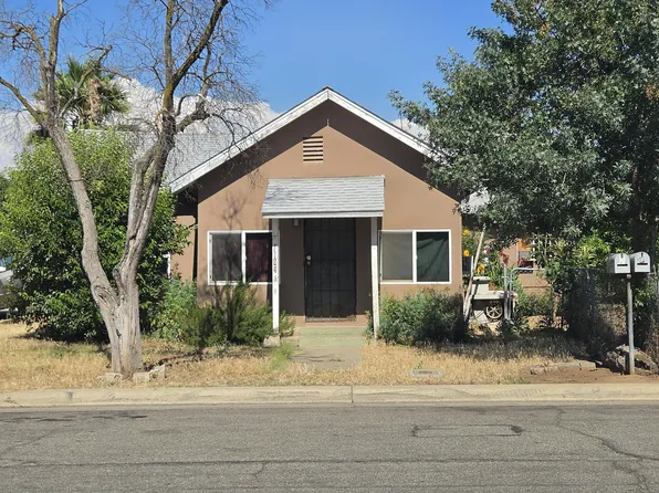 1124 S 1st Avenue, Dinuba, CA 93618