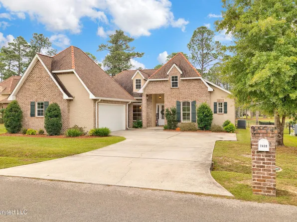 7439 Turnberry Dr, Diamondhead, MS 39525