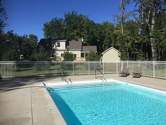 4th image of 17665 Summerhill Ln