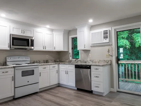 306 Aiken Ave APT 11, Lowell, MA 01850