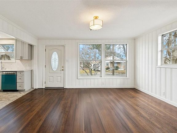 2nd image of 3112 Daquin St