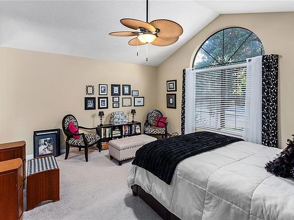 3rd image of 106 Grand Oaks Ln