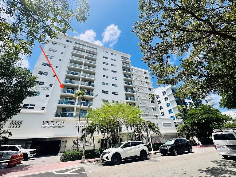1750 James Ave #5D — Photo 2