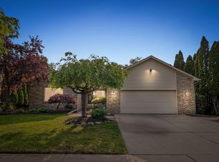 1060 Millbrook Rd, Canton, MI 48188