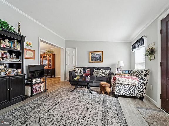 3rd image of 19 Wildbriar Ct