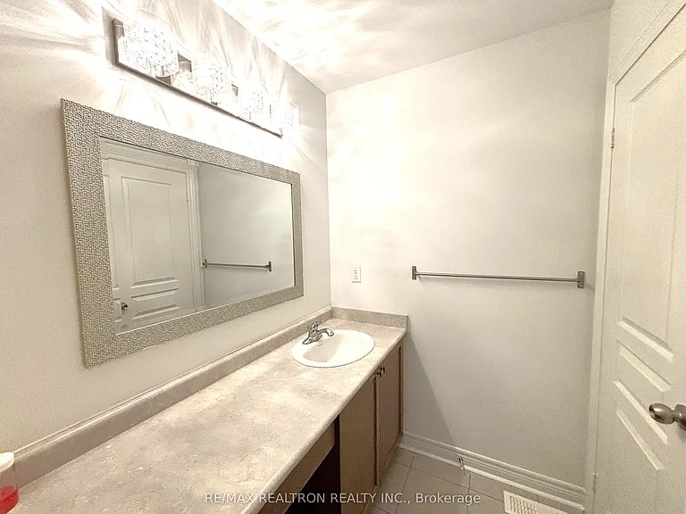 511 William Forster Rd — Photo 32