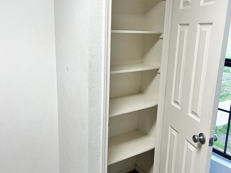 131 Robinhood Dr — Photo 5