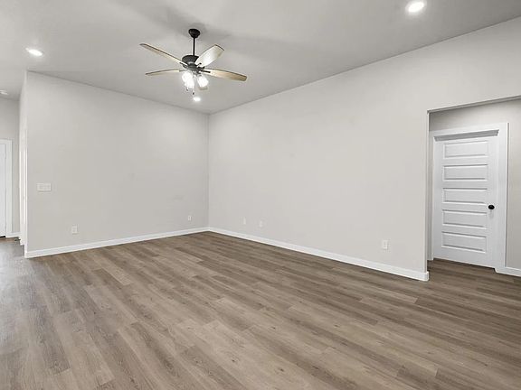 4th image of 2924 138th St