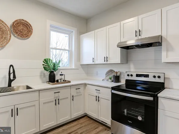 141 S West St, York, PA 17401