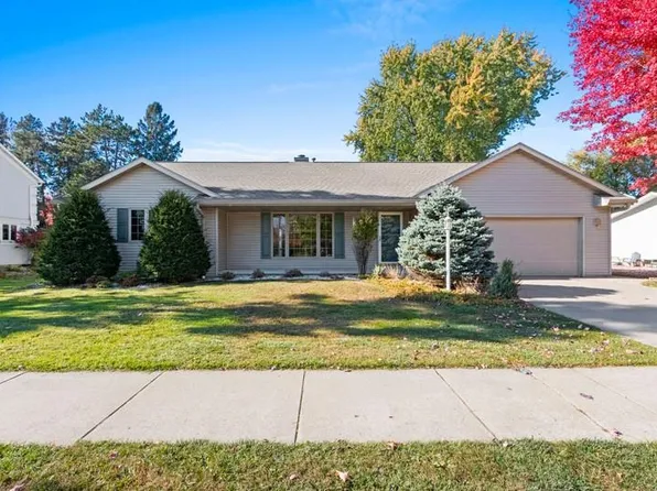 1355 Hillcrest Hts, Green Bay, WI 54313
