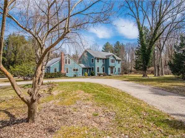 9 Pleasant Street, Woodbury, CT 06798