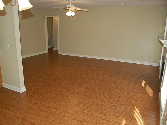 3rd image of 45 Blackstone Cir