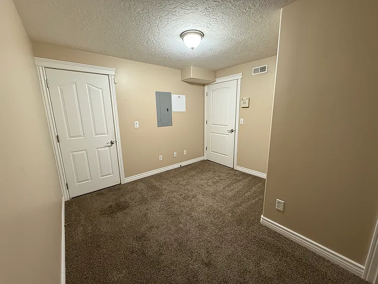 1361 E Mossy Springs Ln — Photo 15