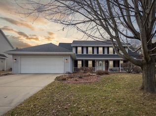 889 Pinecrest Rd, Green Bay, WI 54313