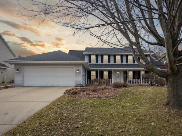 889 Pinecrest Rd, Green Bay, WI 54313