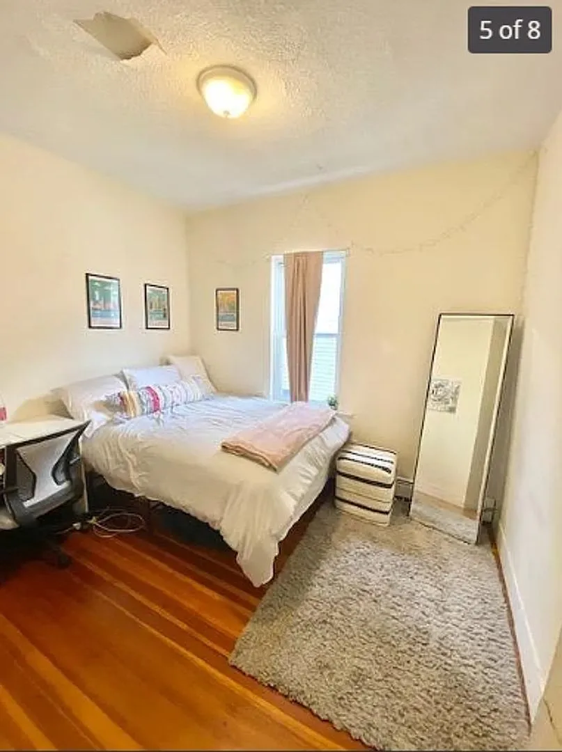 4 Bed in Mission Hill Close to Brigham Circle — Photo 1
