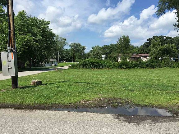 4th image of 1702 College Ave