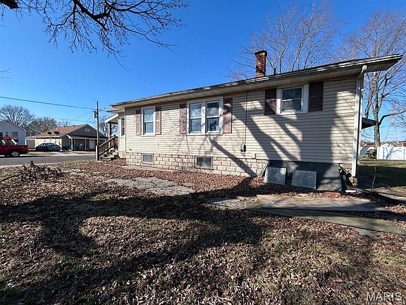 4th image of 121 W Maple St